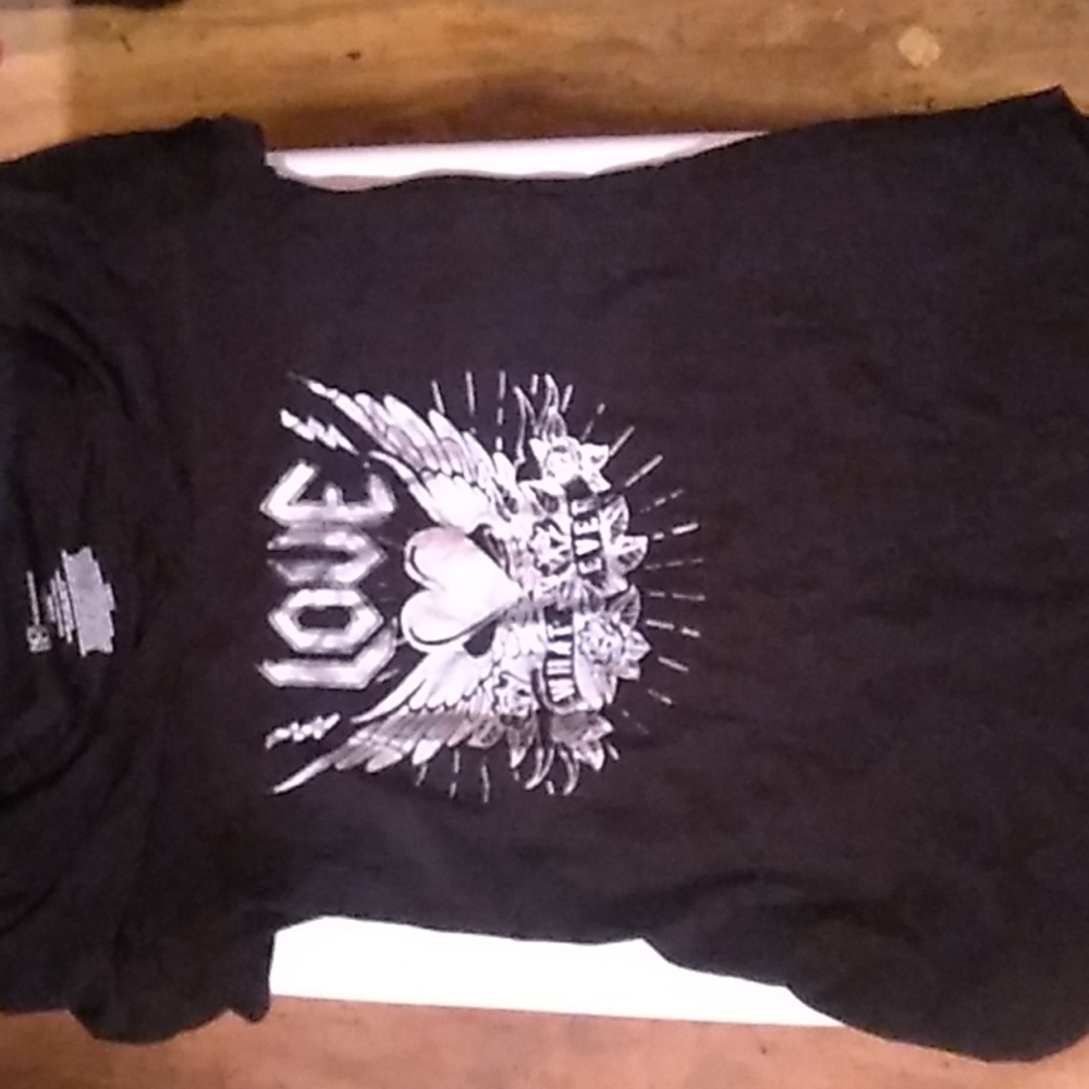 Medium love t shirt